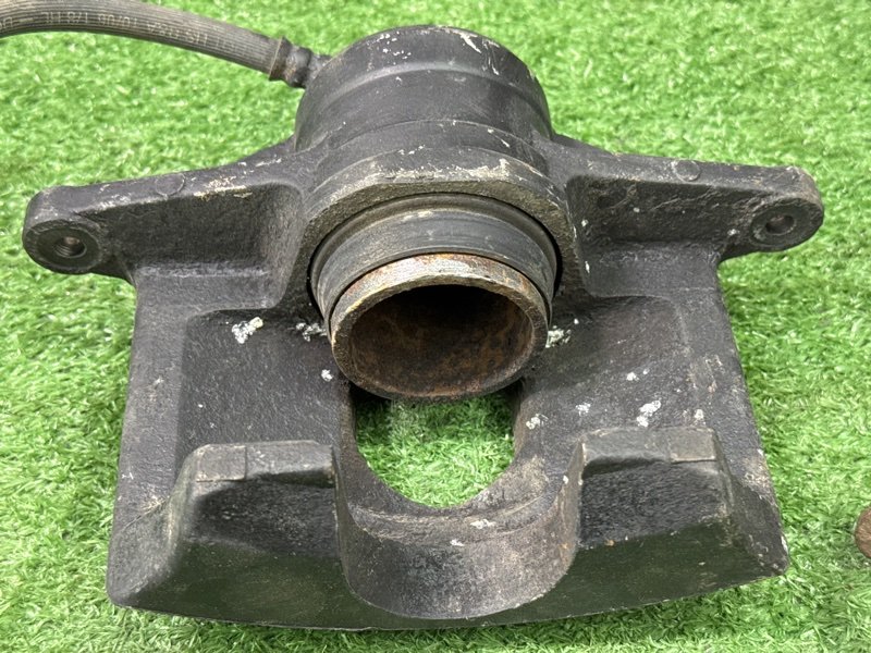 Суппорт тормозной Kia Cerato 1