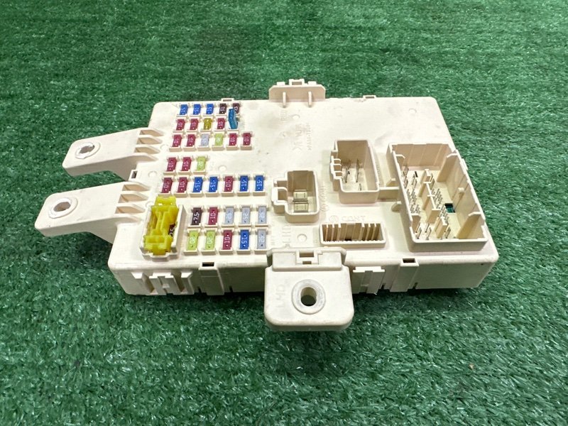 Блок предохранителей салонный Kia Sportage 3 2015 SL