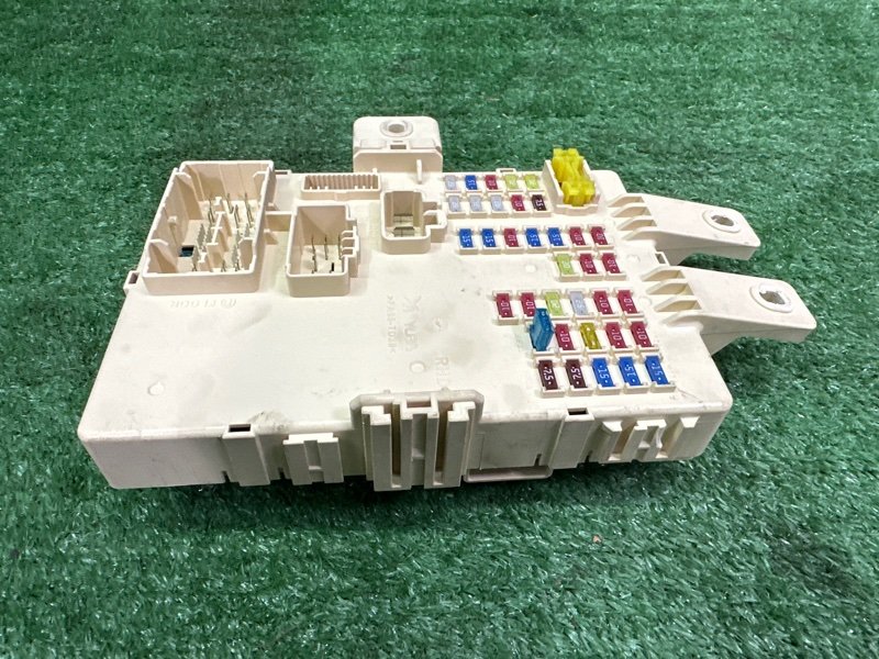 Блок предохранителей салонный Kia Sportage 3 2015 SL