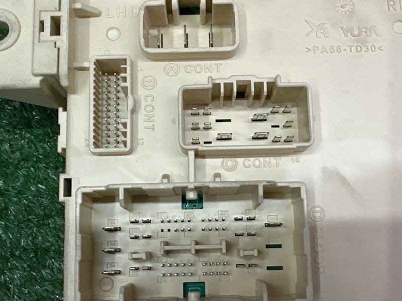 Блок предохранителей салонный Kia Sportage 3 2015 SL