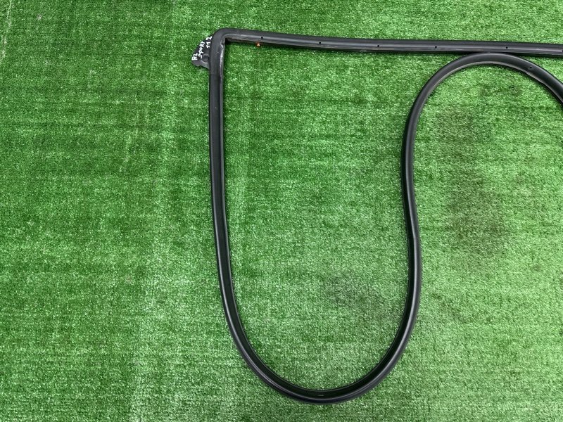 Уплотнитель двери Kia Sportage 3 2015 SL