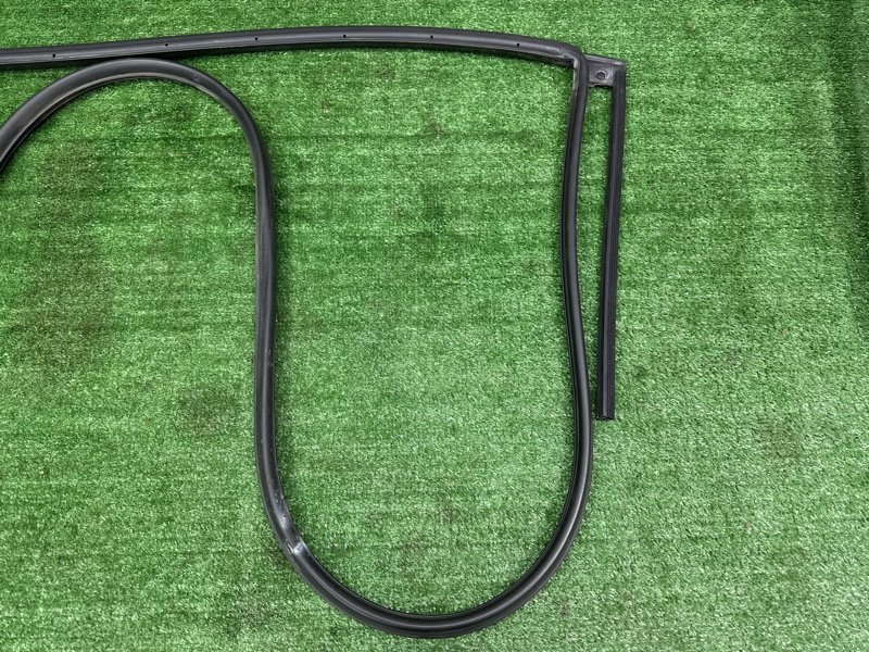 Уплотнитель двери Kia Sportage 3 2015 SL