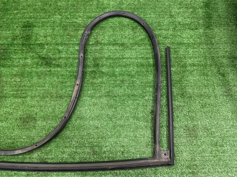 Уплотнитель двери Kia Sportage 3 2015 SL