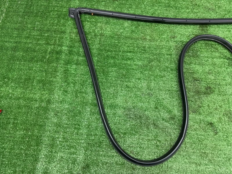 Уплотнитель двери Kia Sportage 3 2015 SL