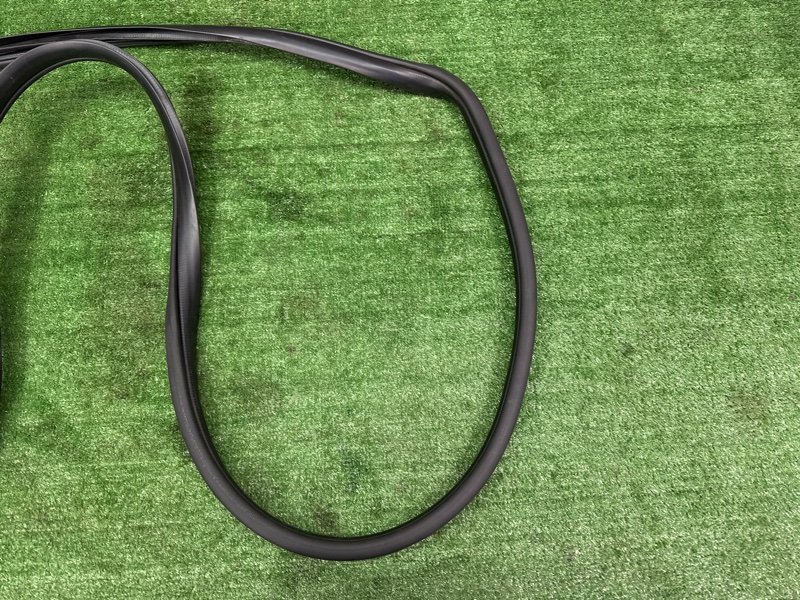 Уплотнитель проема двери Kia Sportage 3 2015 SL