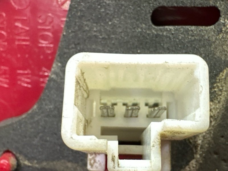 Фонарь в крышку багажника Kia Sportage 3 2015 SL