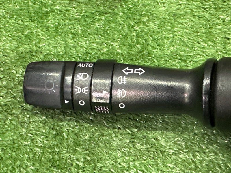 Подрулевой переключатель света Kia Sportage 3 2015 SL