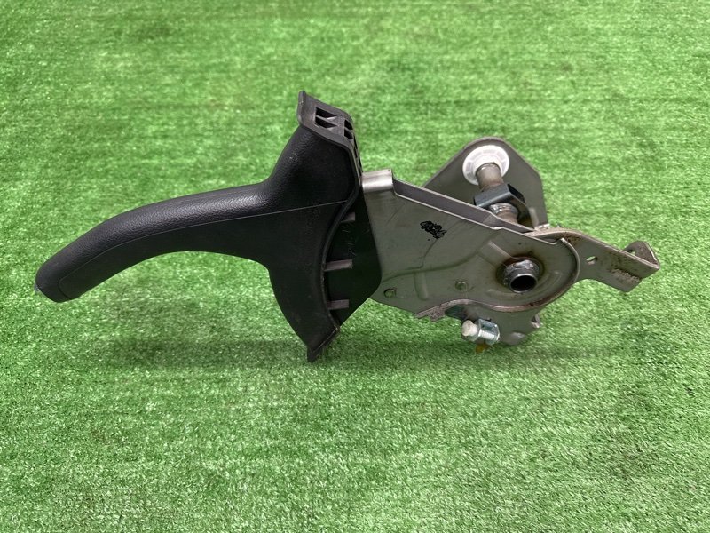 Рычаг стояночного тормоза (ручник) Kia Sportage 3 2015 SL