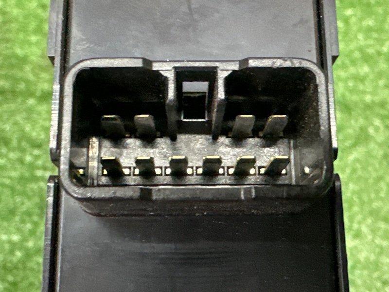 Кнопка стеклоподъемника Kia Sportage 3 2015 SL