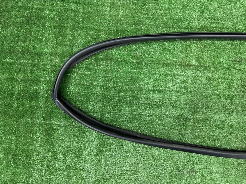 Уплотнитель стекла направляющий Kia Sportage 3 2015 SL