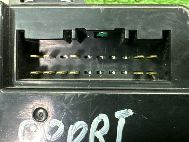 Блок реле Kia Sportage 3 2015 SL