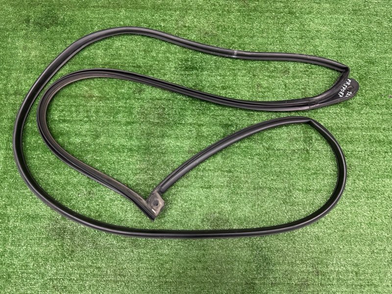 Уплотнитель двери Kia Sportage 3 2015 SL