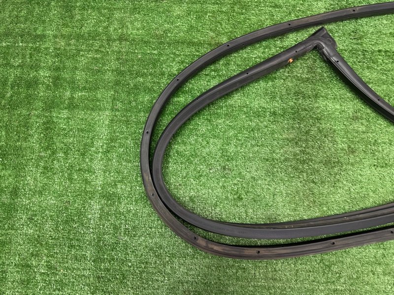 Уплотнитель двери Kia Sportage 3 2015 SL