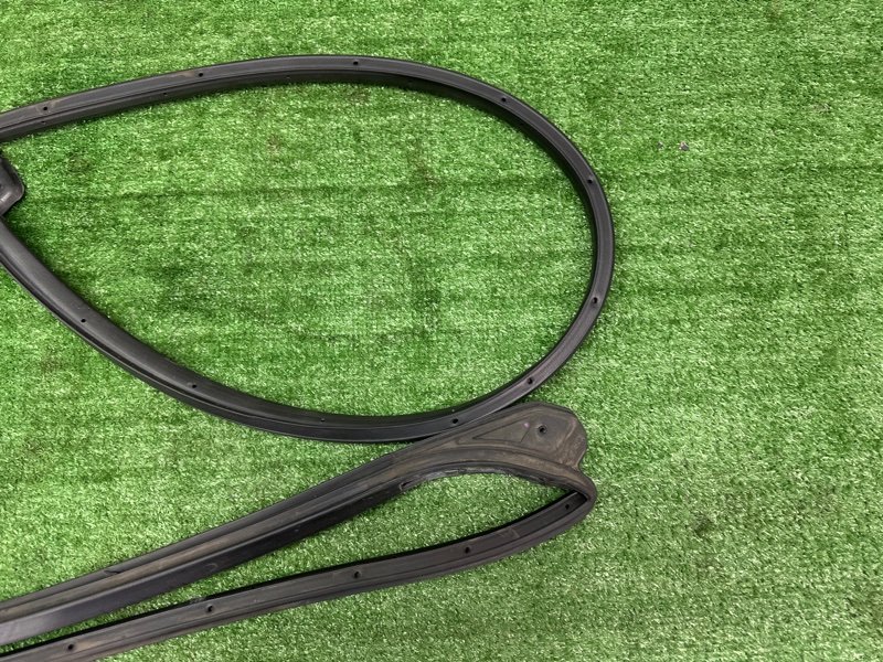 Уплотнитель двери Kia Sportage 3 2015 SL