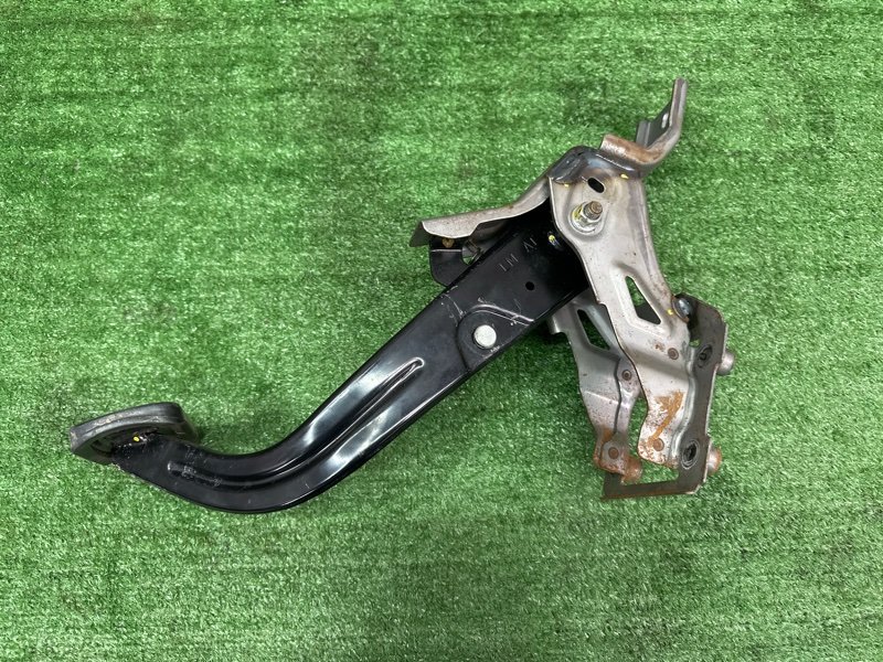 Педаль тормоза АКПП Kia Sportage 3 2015 SL