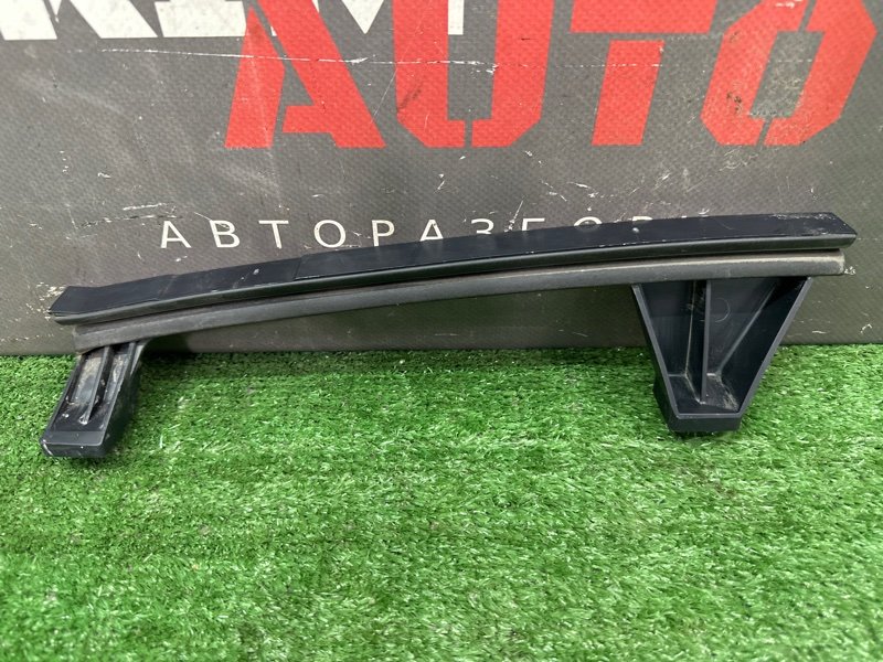 Направляющая стекла двери Kia Sportage 3 2015 SL