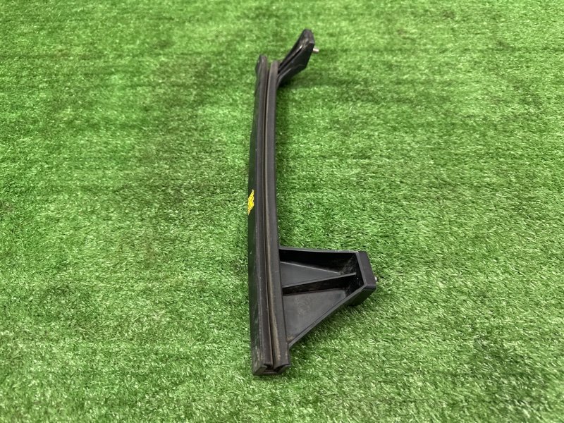 Направляющая стекла двери Kia Sportage 3 2015 SL