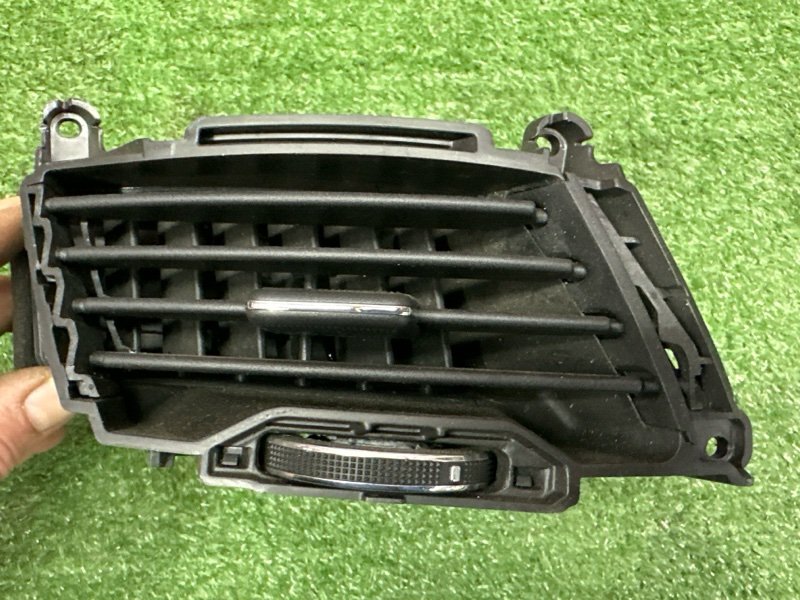 Дефлектор отопителя центральный Kia Sportage 3 2015 SL