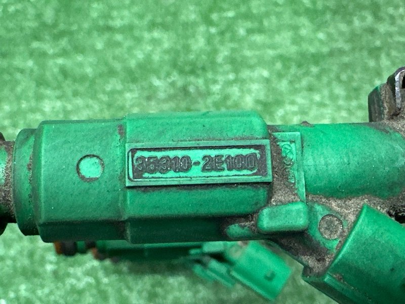 Топливная рейка с форсунками Kia Sportage 3 2015 SL