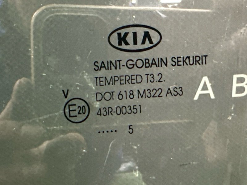 Стекло двери Kia Sportage 3 2015 SL