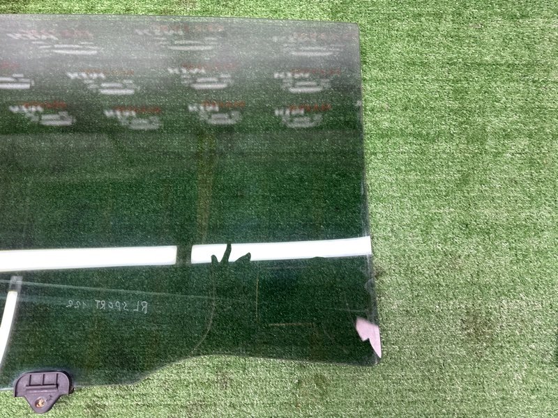 Стекло двери Kia Sportage 3 2015 SL