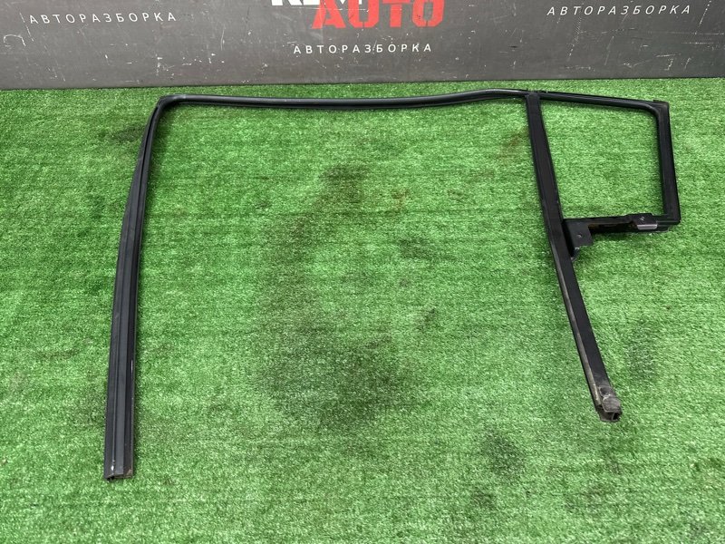 Уплотнитель стекла направляющий Kia Sportage 3 2015 SL