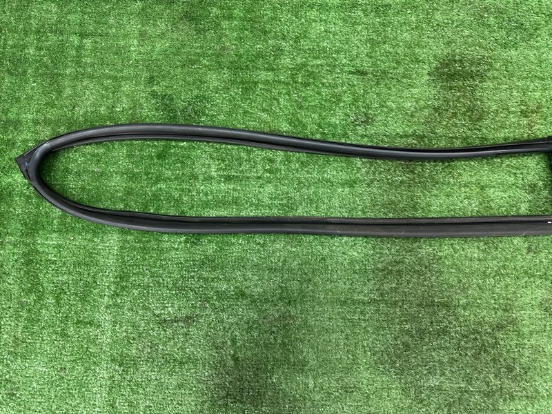 Уплотнитель стекла направляющий Kia Sportage 3 2015 SL