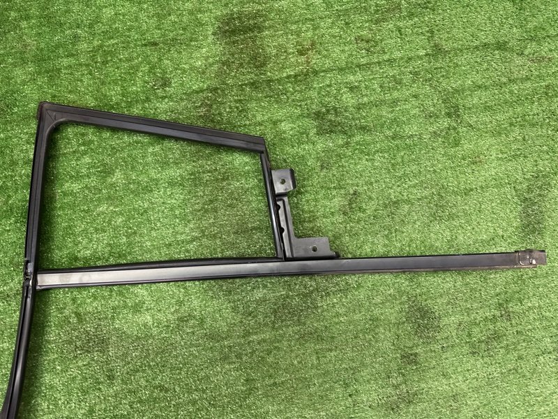 Уплотнитель стекла направляющий Kia Sportage 3 2015 SL