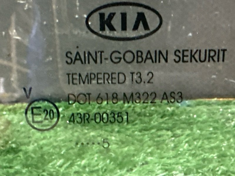 Стекло двери глухое Kia Sportage 3 2015 SL