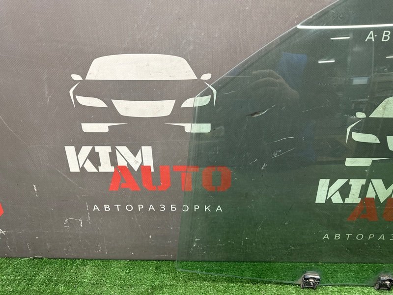 Стекло двери Citroen C 4