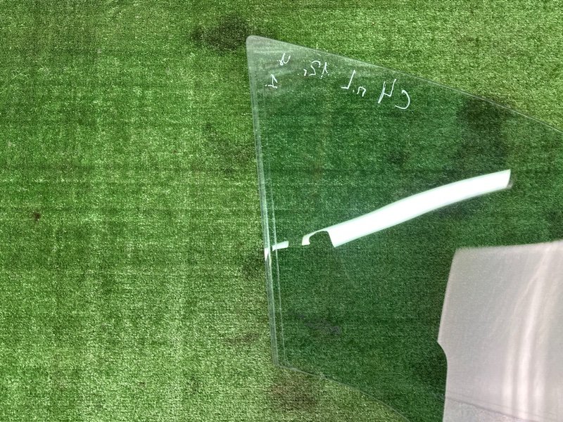 Стекло двери Citroen C 4