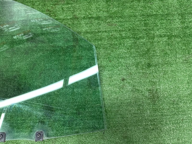 Стекло двери Citroen C 4