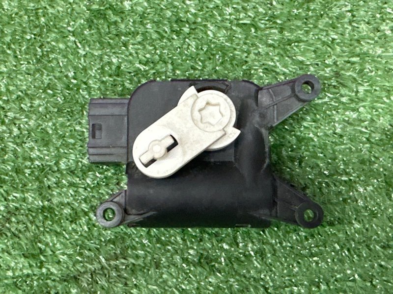 Сервопривод заслонки печки Skoda Octavia A5