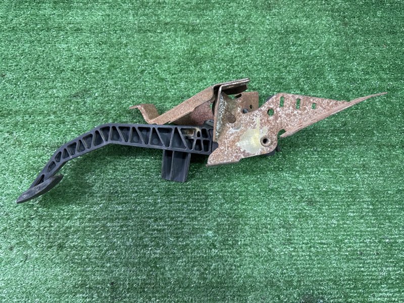 Педаль сцепления Ford Focus 2