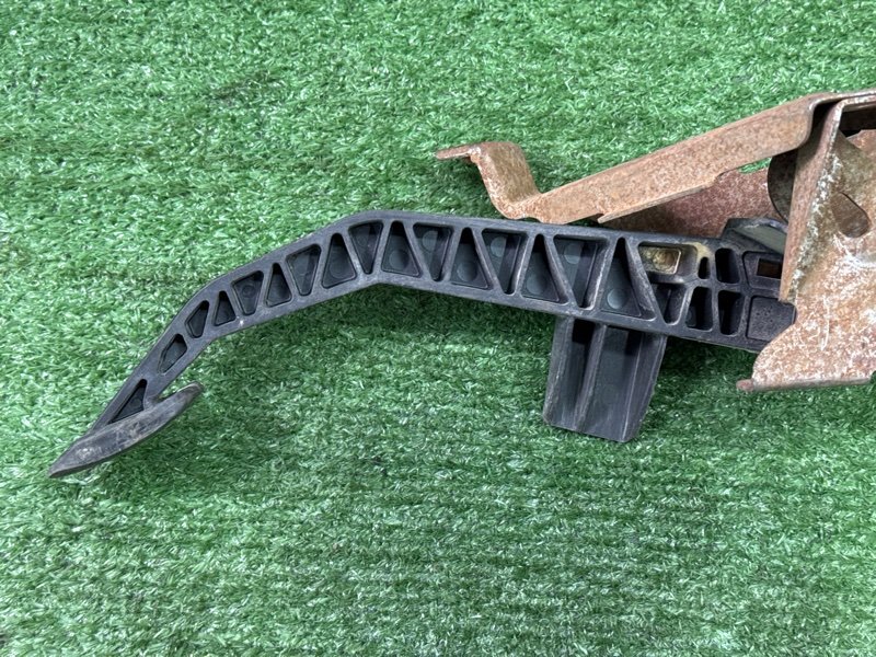 Педаль сцепления Ford Focus 2