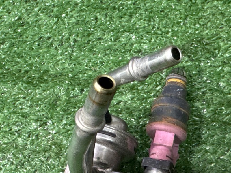 Топливная рейка с форсунками BMW 5-SERIES E39