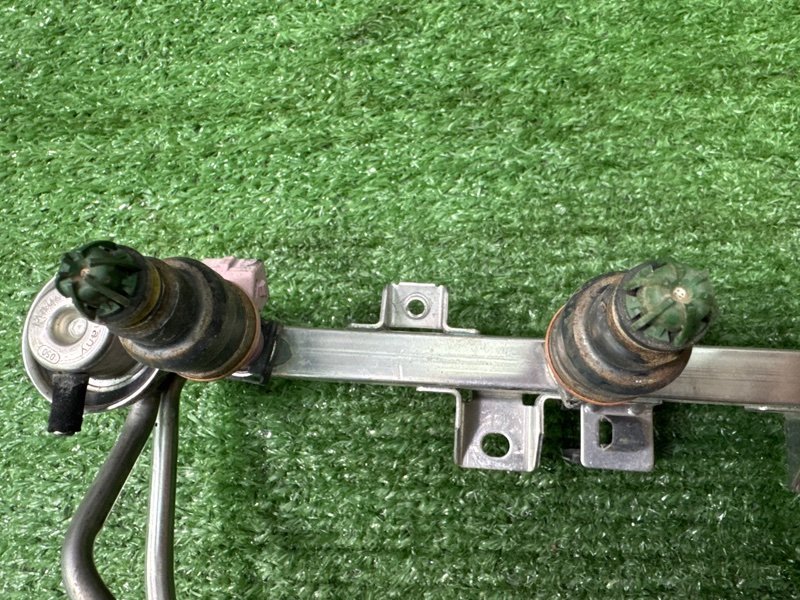 Топливная рейка с форсунками BMW 5-SERIES E39