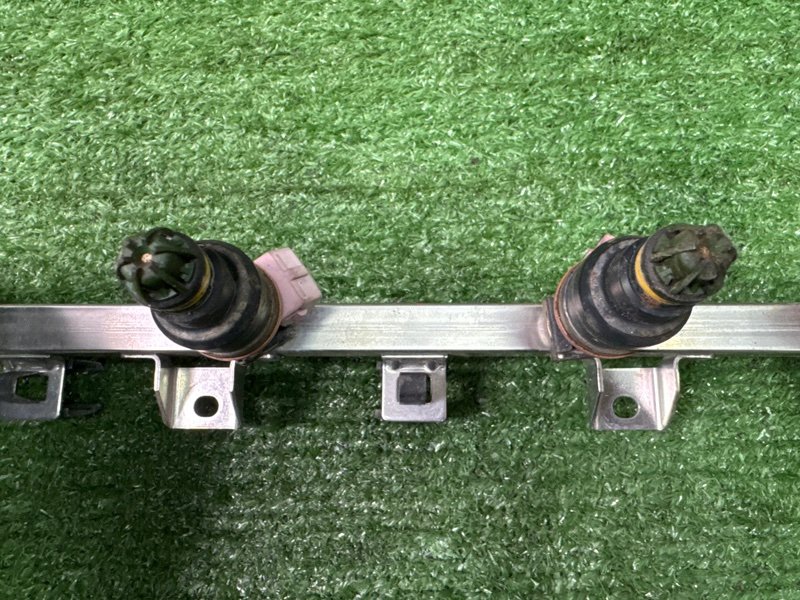 Топливная рейка с форсунками BMW 5-SERIES E39