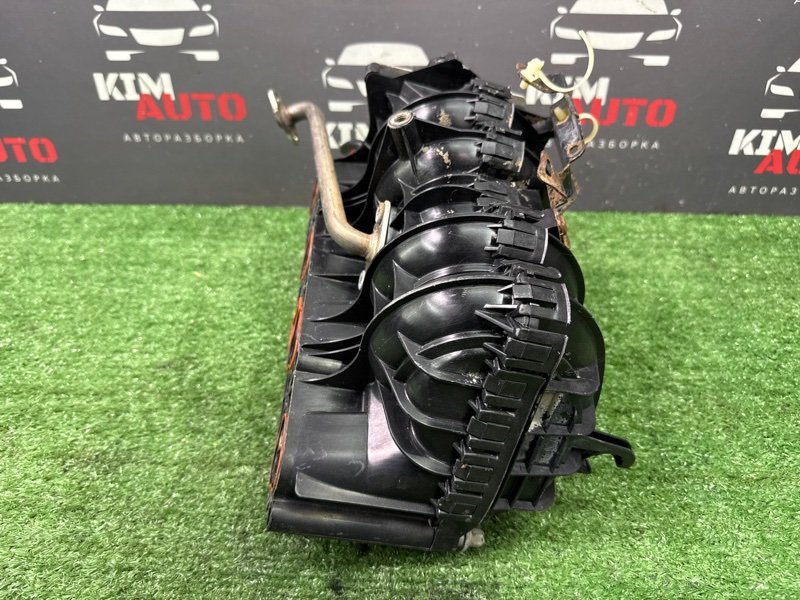 Коллектор впускной Opel Corsa