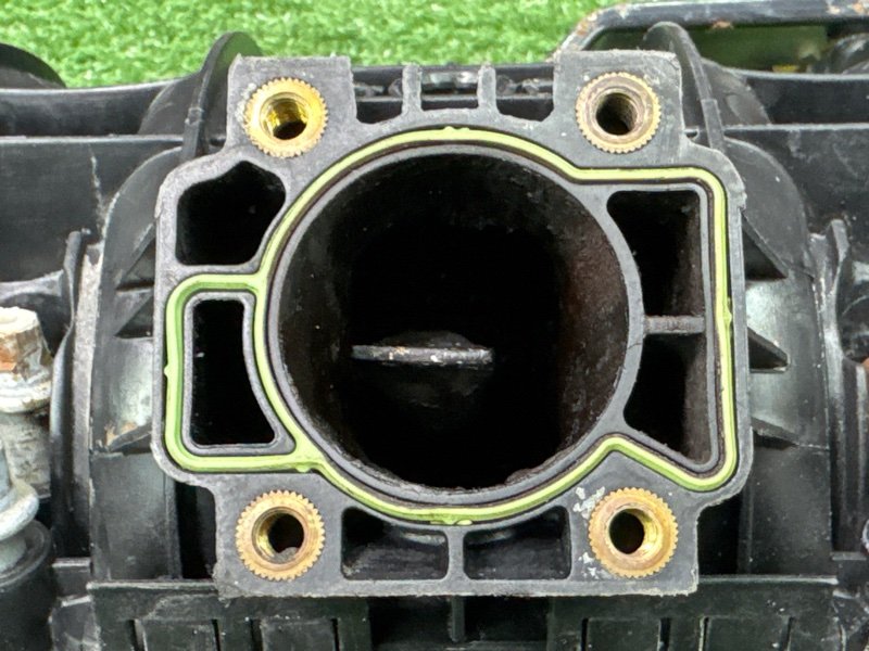 Коллектор впускной Opel Corsa