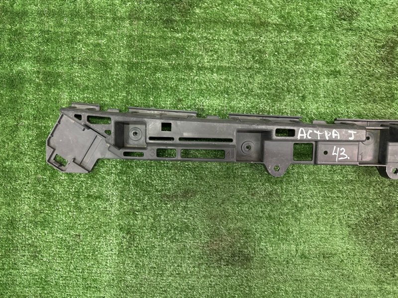 Кронштейн заднего бампера центральный Opel Astra