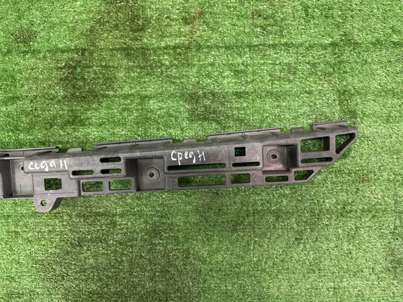 Кронштейн заднего бампера центральный Opel Astra