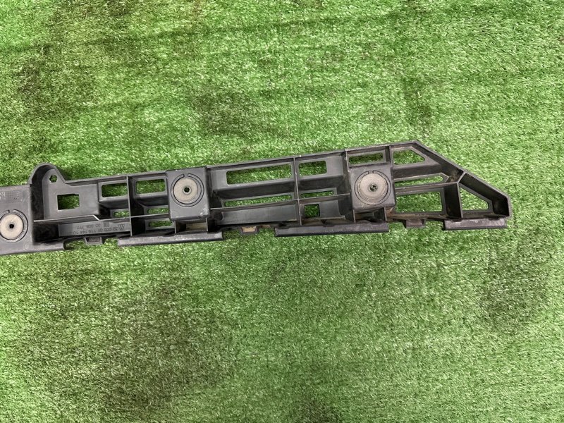 Кронштейн заднего бампера центральный Opel Astra