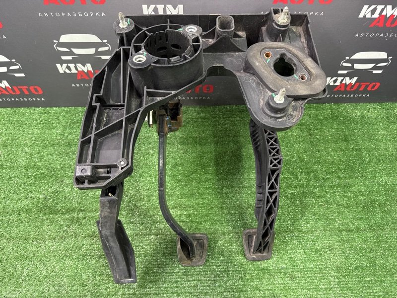 Педаль Opel Astra J