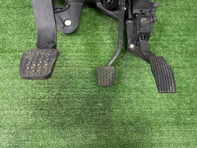 Педаль Opel Astra J