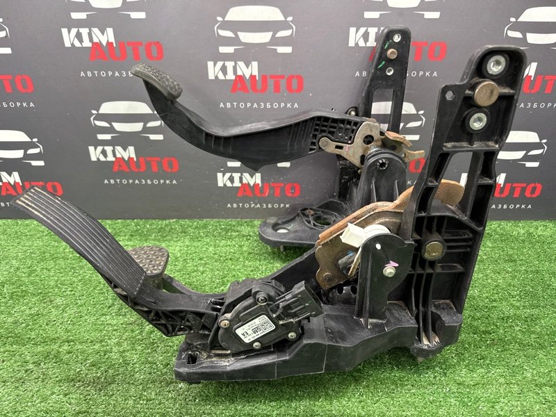 Педаль Opel Astra J