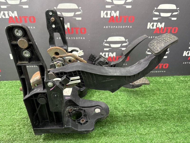 Педаль Opel Astra J