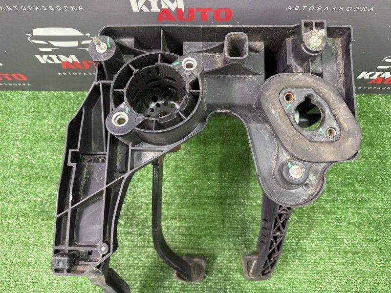 Педаль Opel Astra J