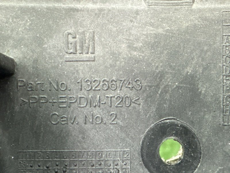 Кронштейн заднего бампера центральный Opel Astra