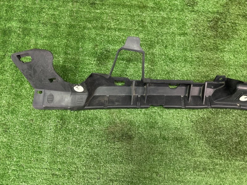 Кронштейн заднего бампера центральный Opel Astra